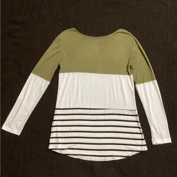 Ticketed Teal shirt size medium olive green and cream color - Picture 2 of 5